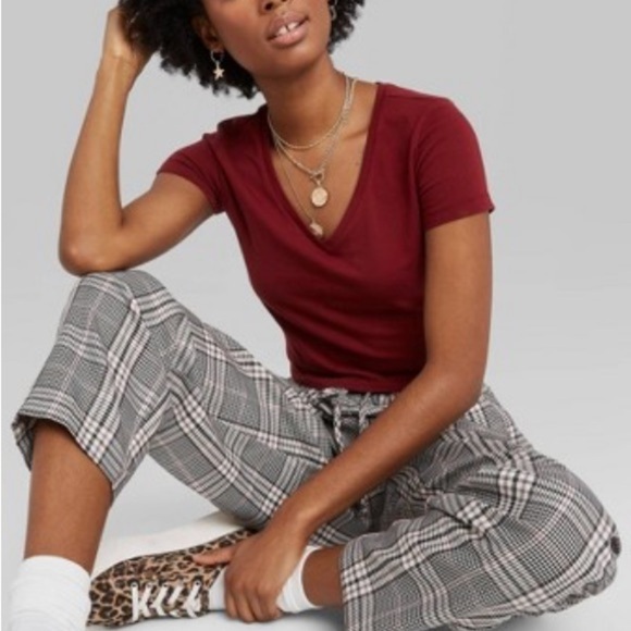 Wild FABLE NWT Baby Tee Basic T-Shirt V Neck Cropped Cotton - Picture 1 of 9